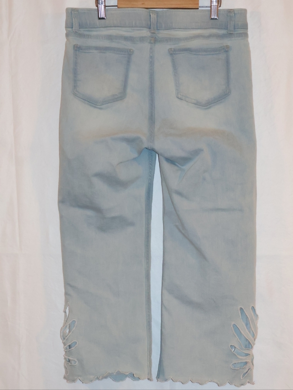 Rafaella Light-Wash Weekend Slimming Capris With Cut Out Embroidery. - Picture 4 of 6